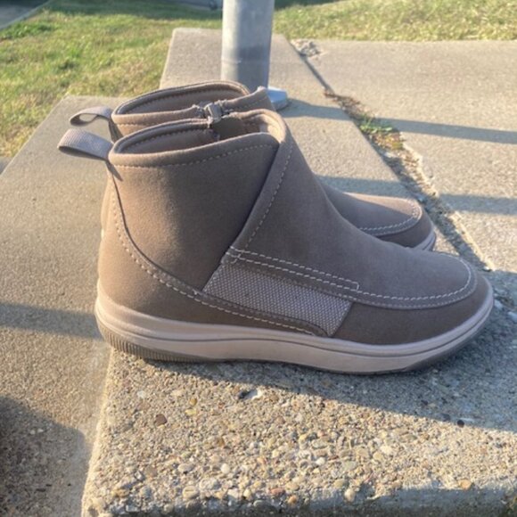 Easy Spirit Boots - Picture 1 of 4